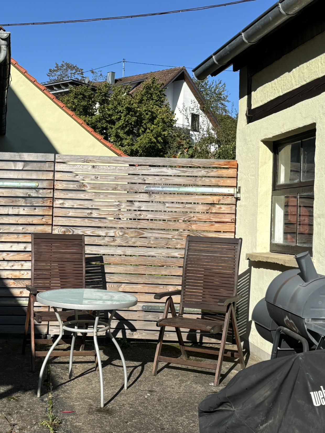 Monteurwohnung Innenhof mit Grill